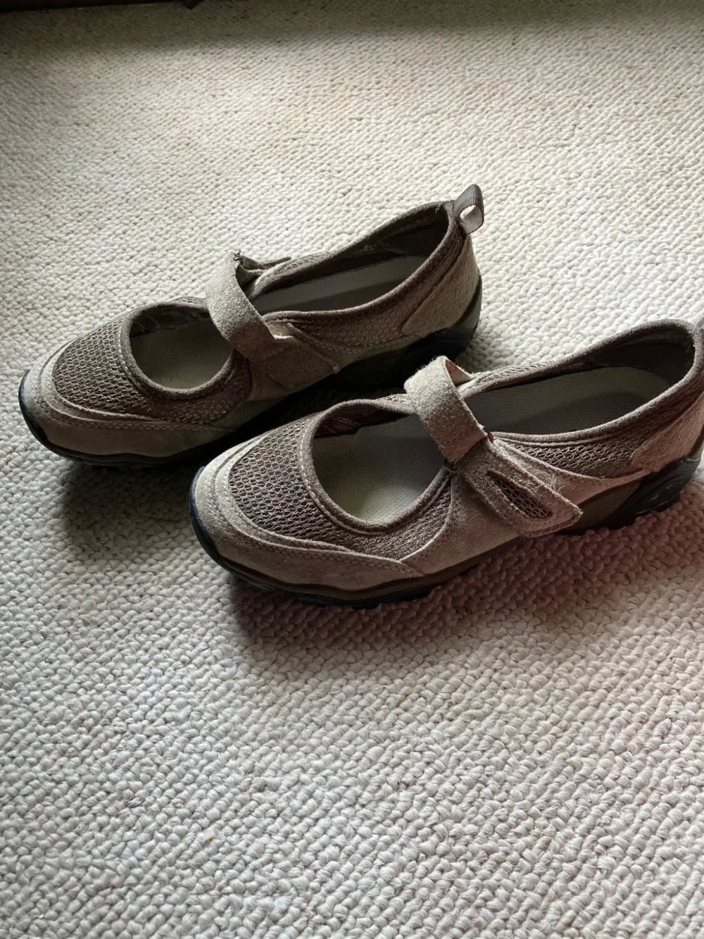 7 M Propet Mary Jane casual walking shoes